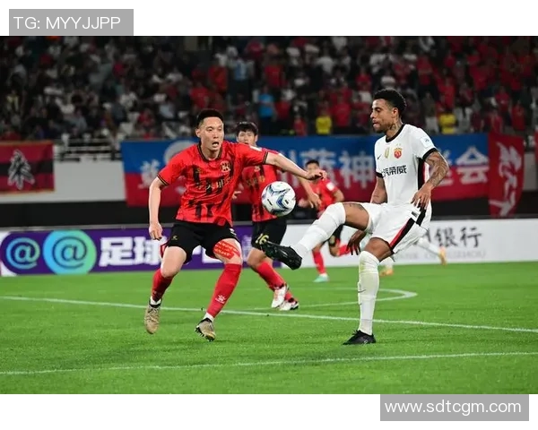 足球场上的闪电之星那些跑得飞快的足球明星们